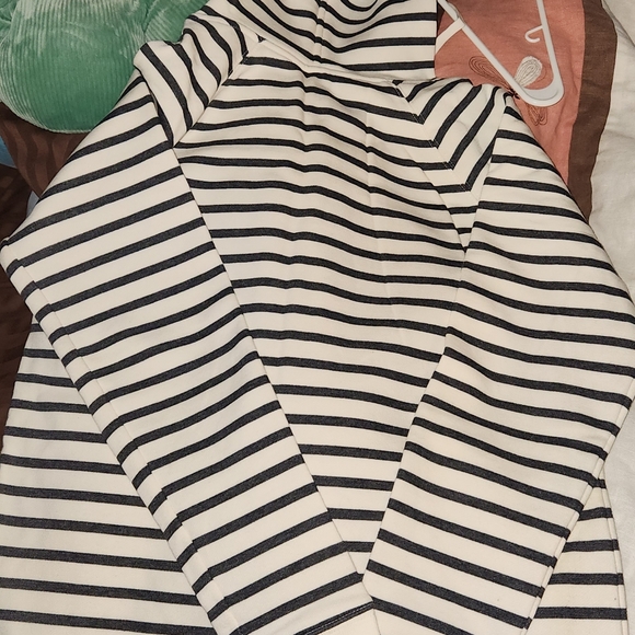 OLD NAVY GRAPHIC HOODIE SWEATSHIRT - Picture 2 of 12